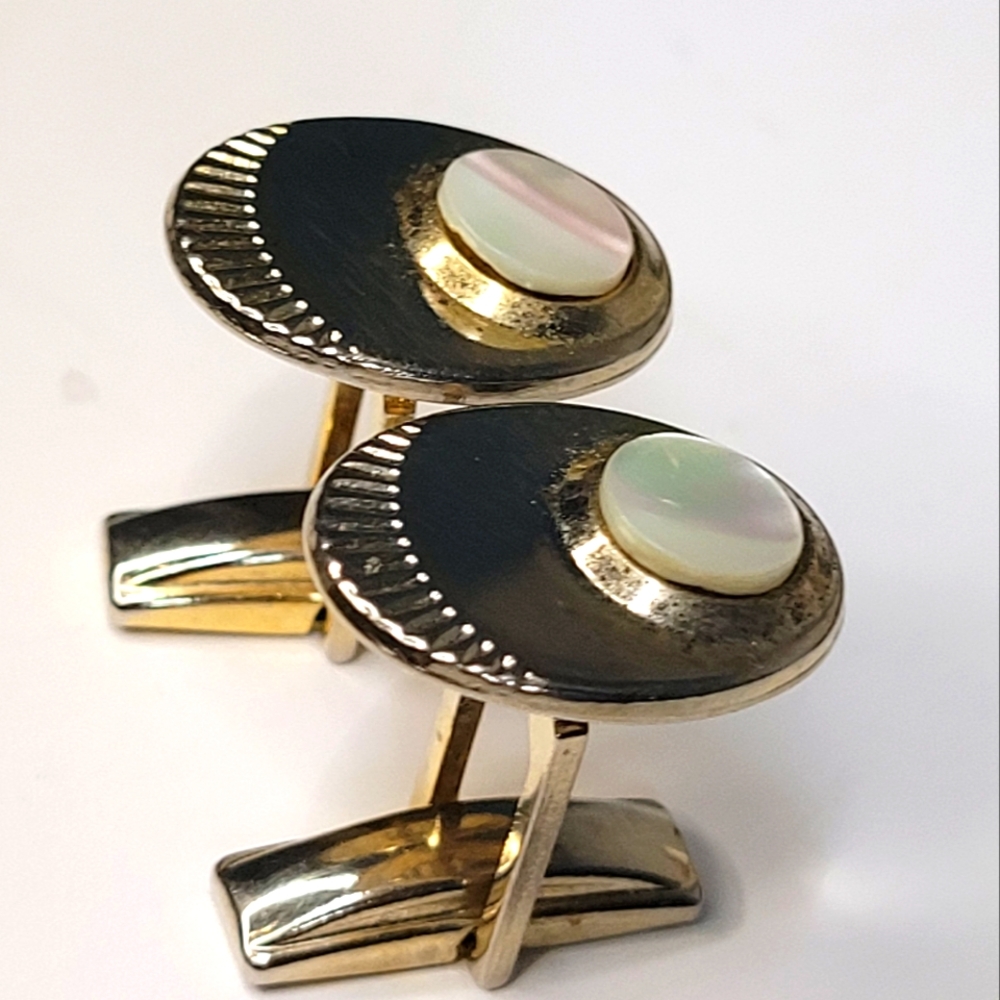 Vintage Mens cufflinks pat. 2.974.381
